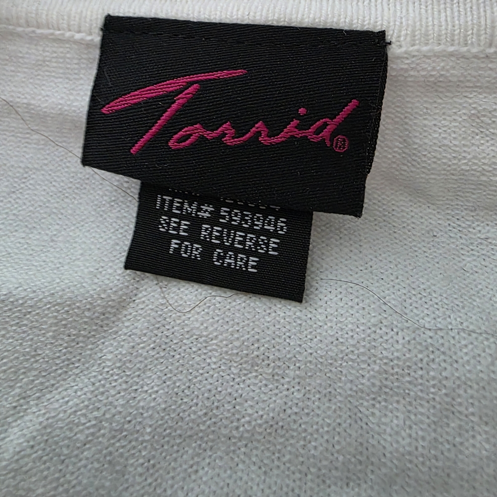 LAST CHANCE SALE!! Torrid White Knit Fabric Shrug - Picture 2 of 3